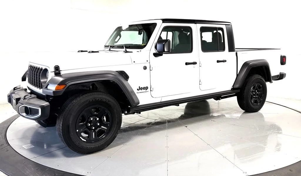Used 2025 White Jeep Sport image 9