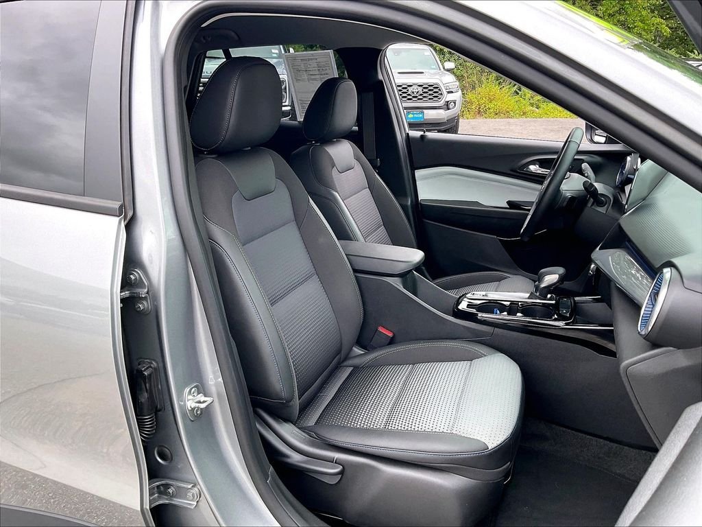 Used 2024 Sterling Gray Metallic Chevrolet LT image 10