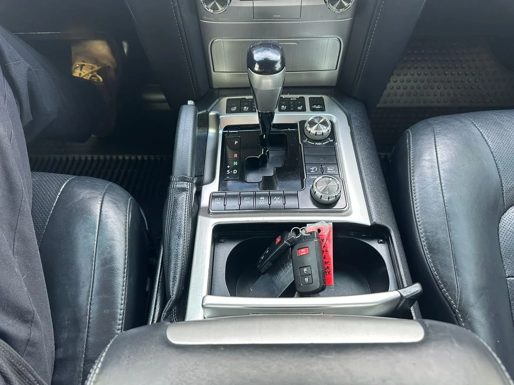 Used 2016 Black Toyota Base image 18