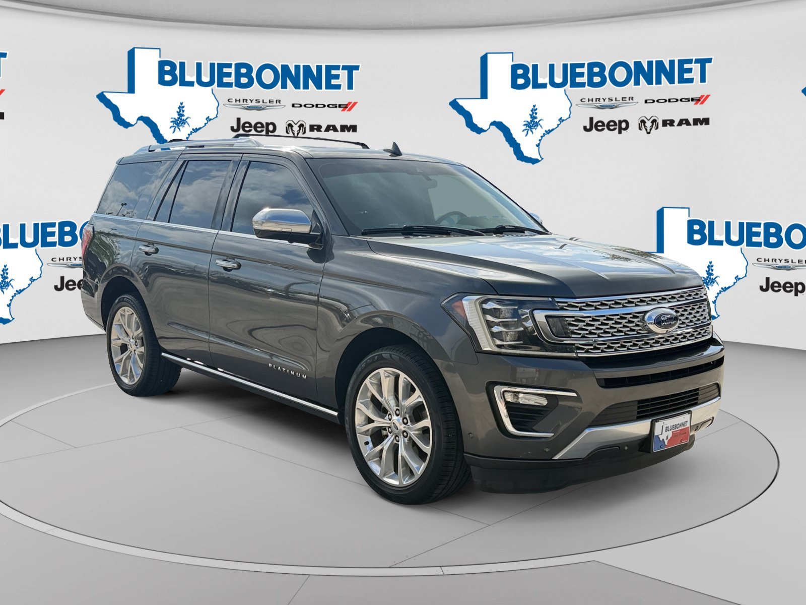 Used 2019 Magnetic Ford Platinum image 3