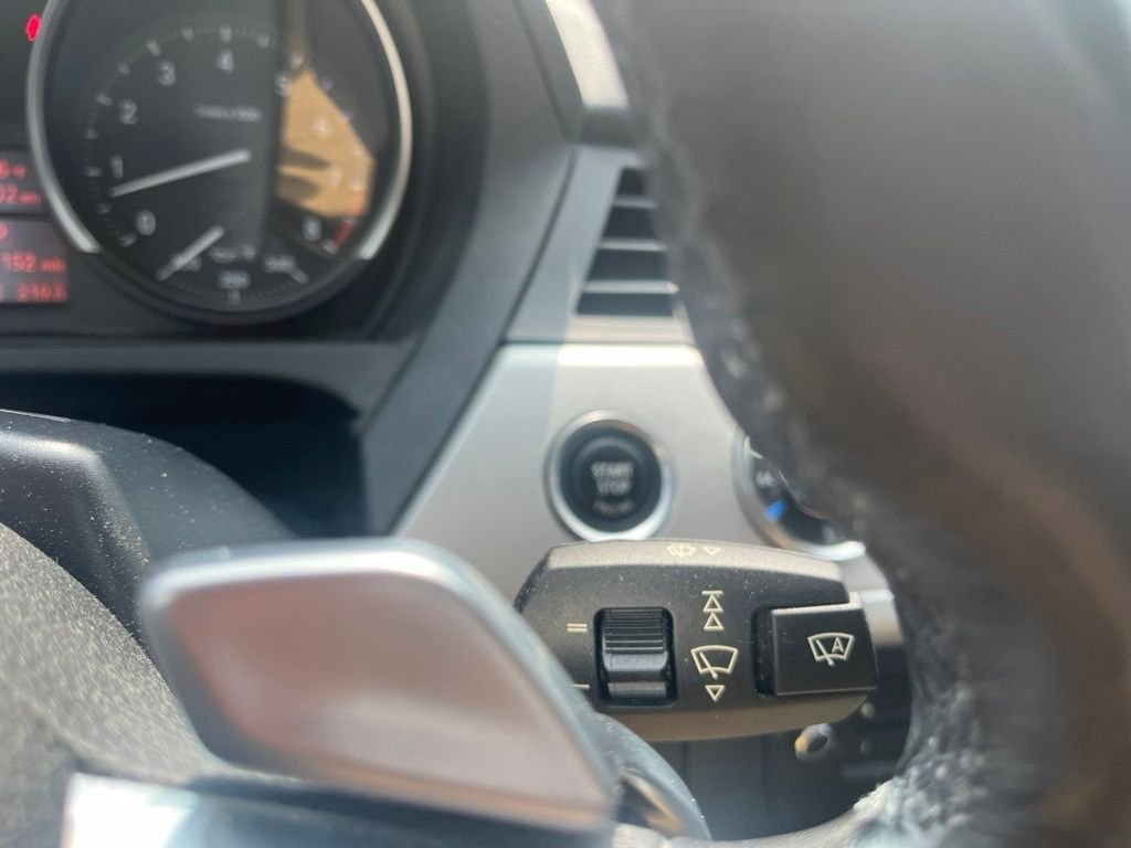 Used 2009 Black BMW sDrive30i image 15