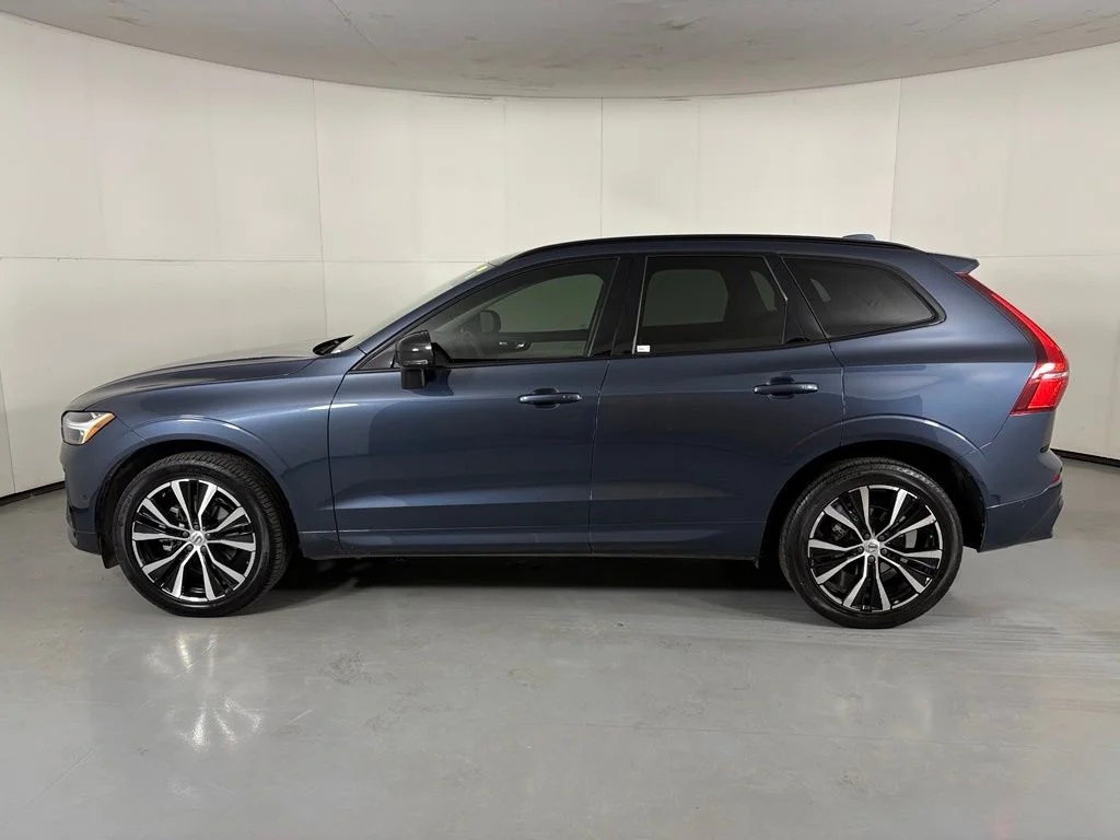Used 2023 Denim Blue Metallic Volvo Plus image 5