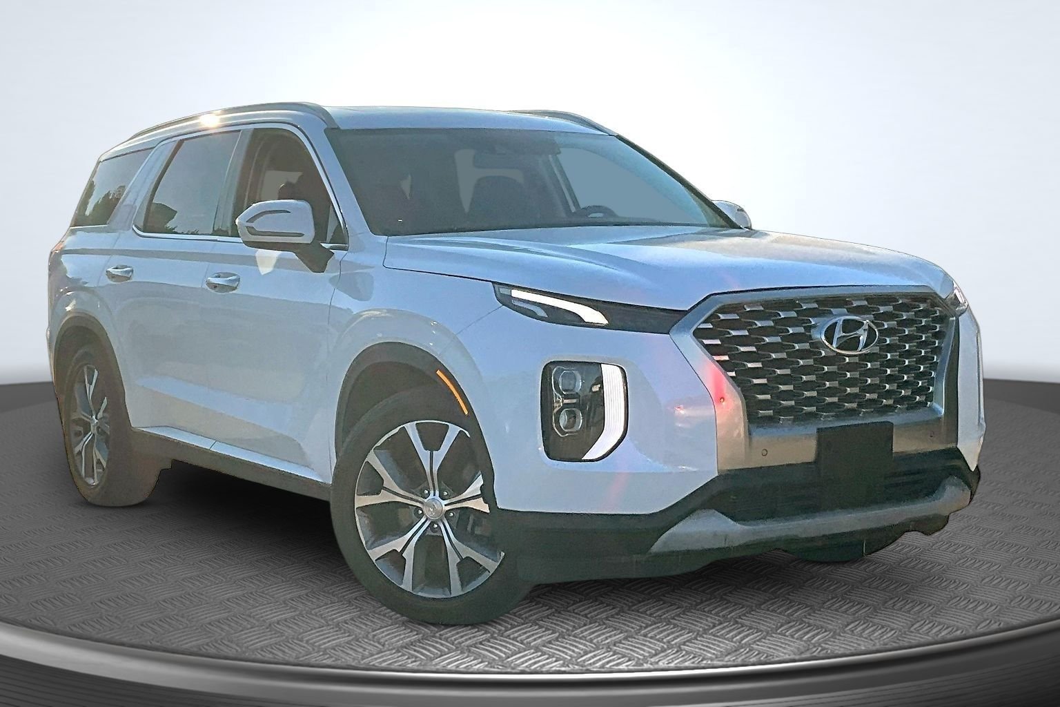 Certified Used 2022 White Hyundai SEL image 3
