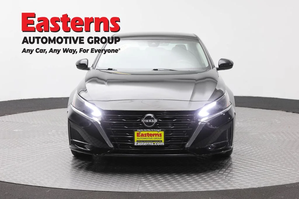 Used 2023 Black Nissan 2.5 S image 2