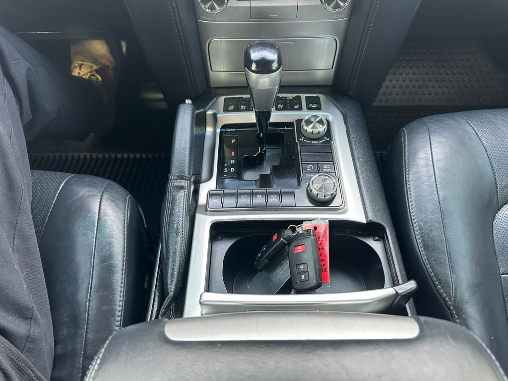 Used 2016 Black Toyota Base image 18