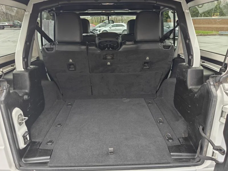 Used 2019 White Jeep Unlimited Sahara image 17