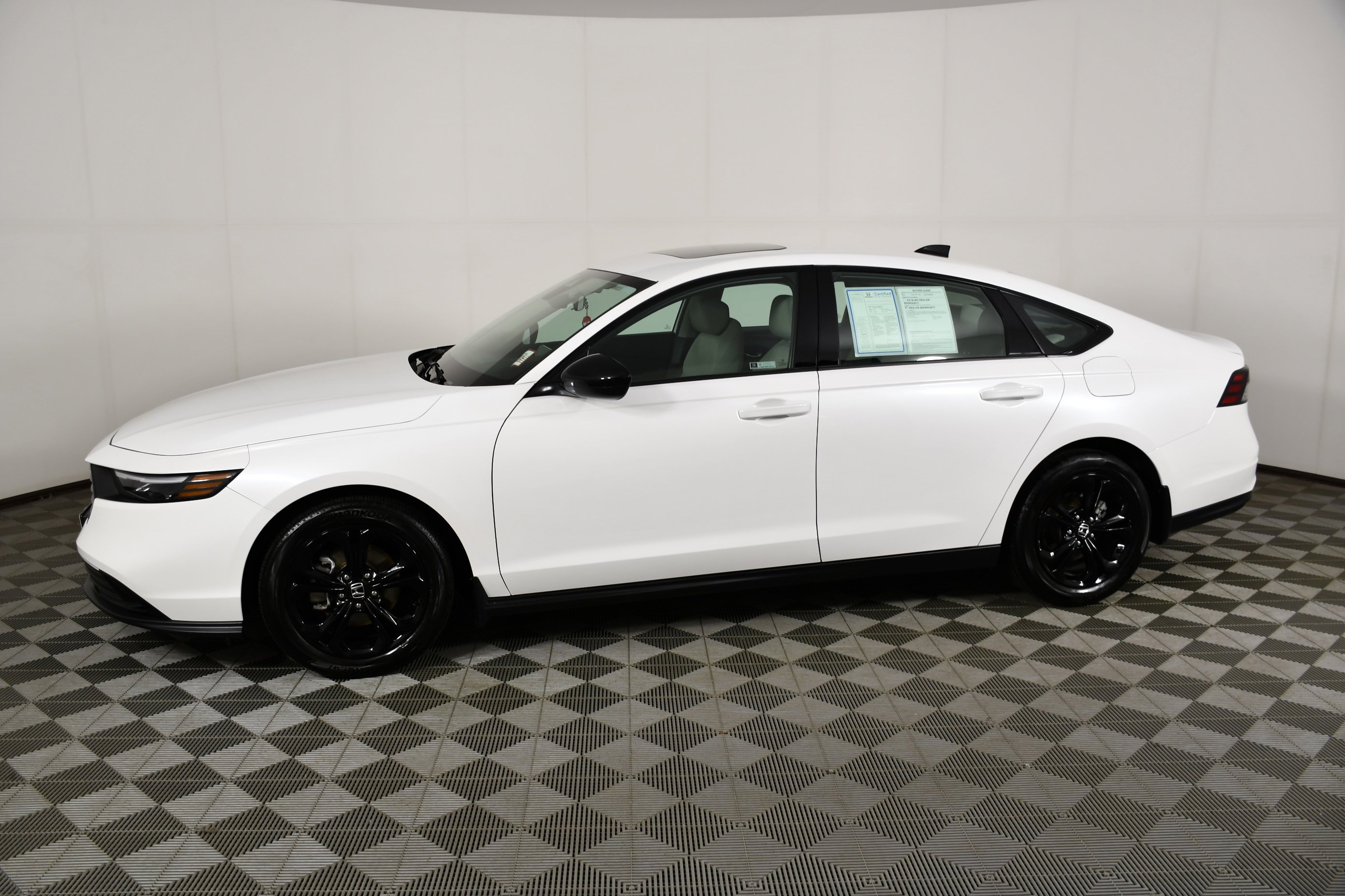 Certified Used 2025 Platinum White Pearl Honda 1.5T SE image 9