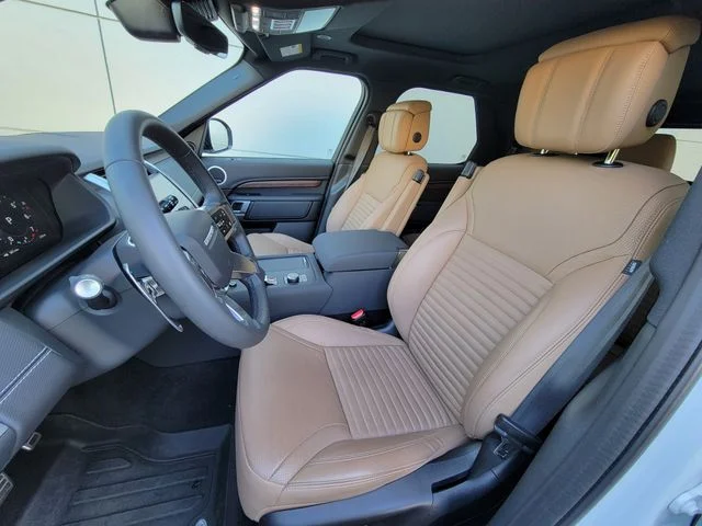 Certified Used 2025 White Land Rover Dynamic SE image 23