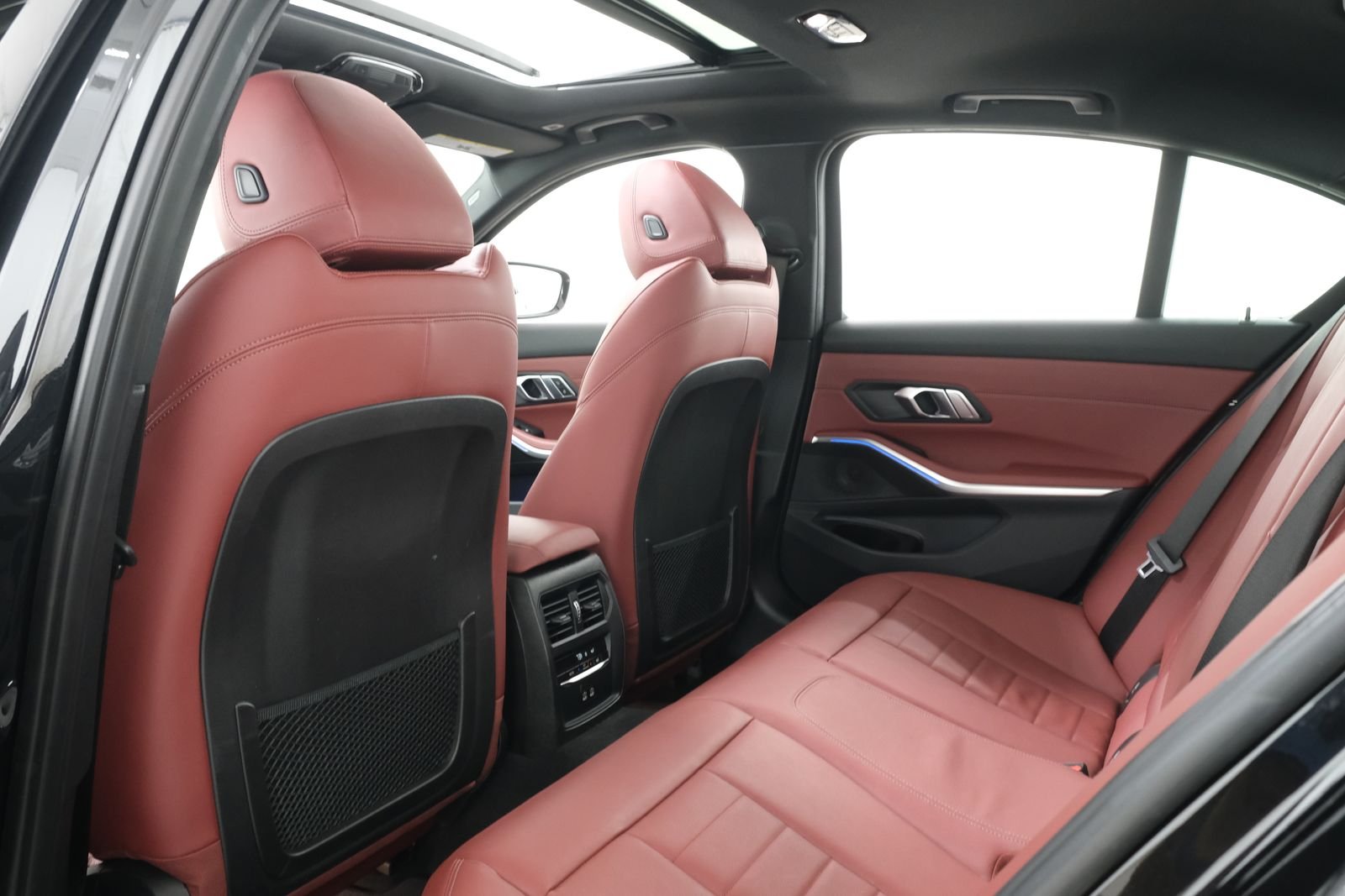 Used 2022 Black Sapphire Metallic BMW M340i xDrive image 34