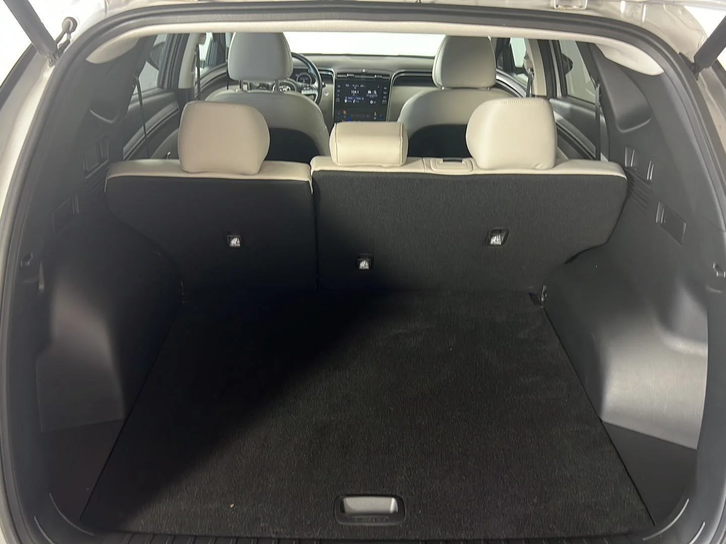 Used 2023 Shimmering Silver Hyundai SEL image 27