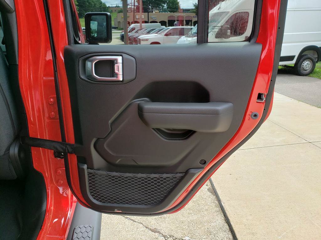 New 2026 Firecracker Red Clear-Coat Exterior Paint Jeep Sport S image 19