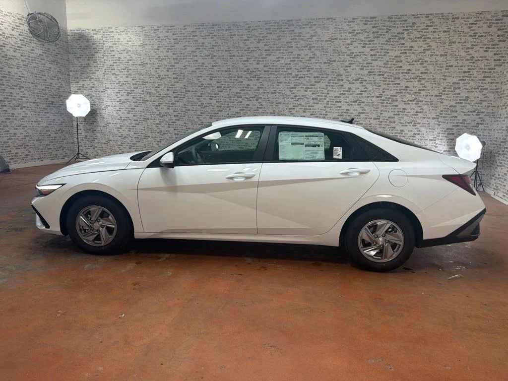 New 2026 Serenity White Hyundai SE image 4