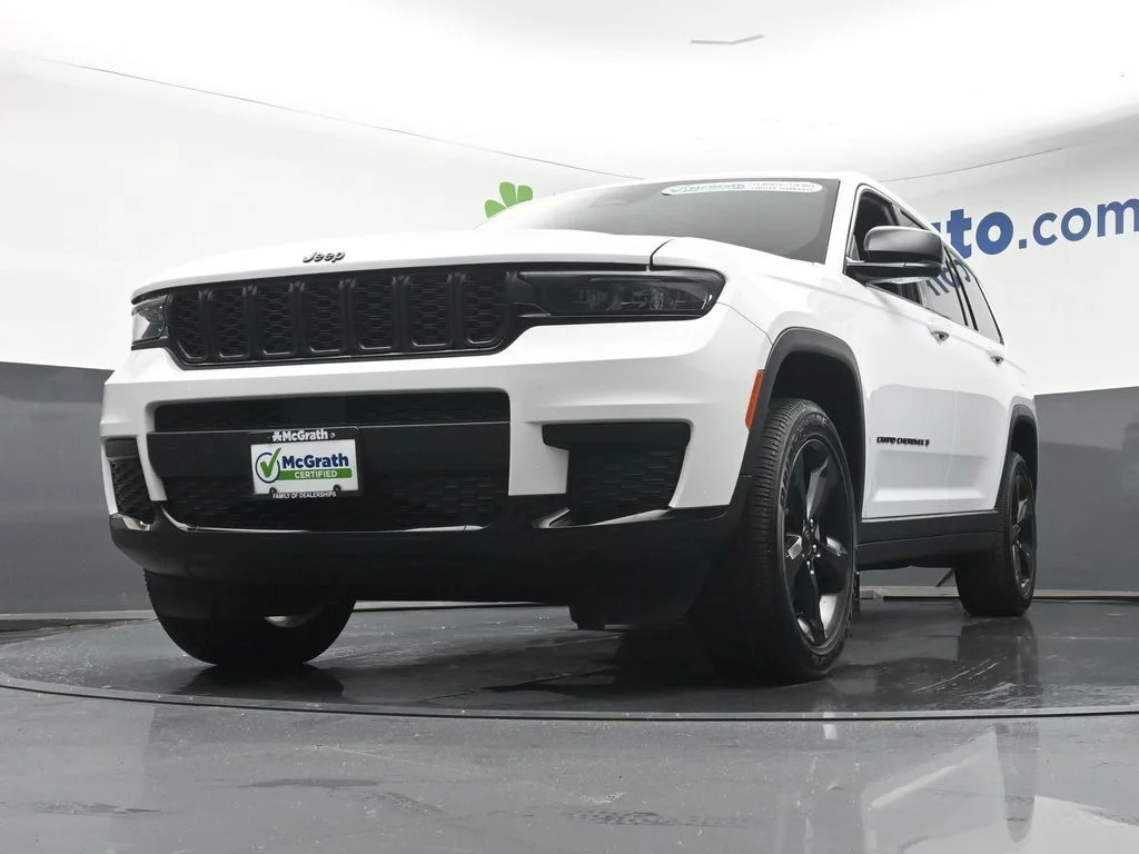 Used 2025 White Jeep Altitude X image 8