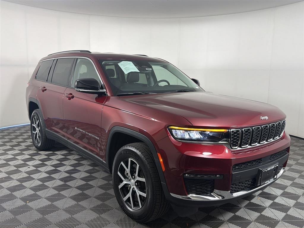 Used 2023 Velvet Red Pearlcoat Jeep Limited image 5