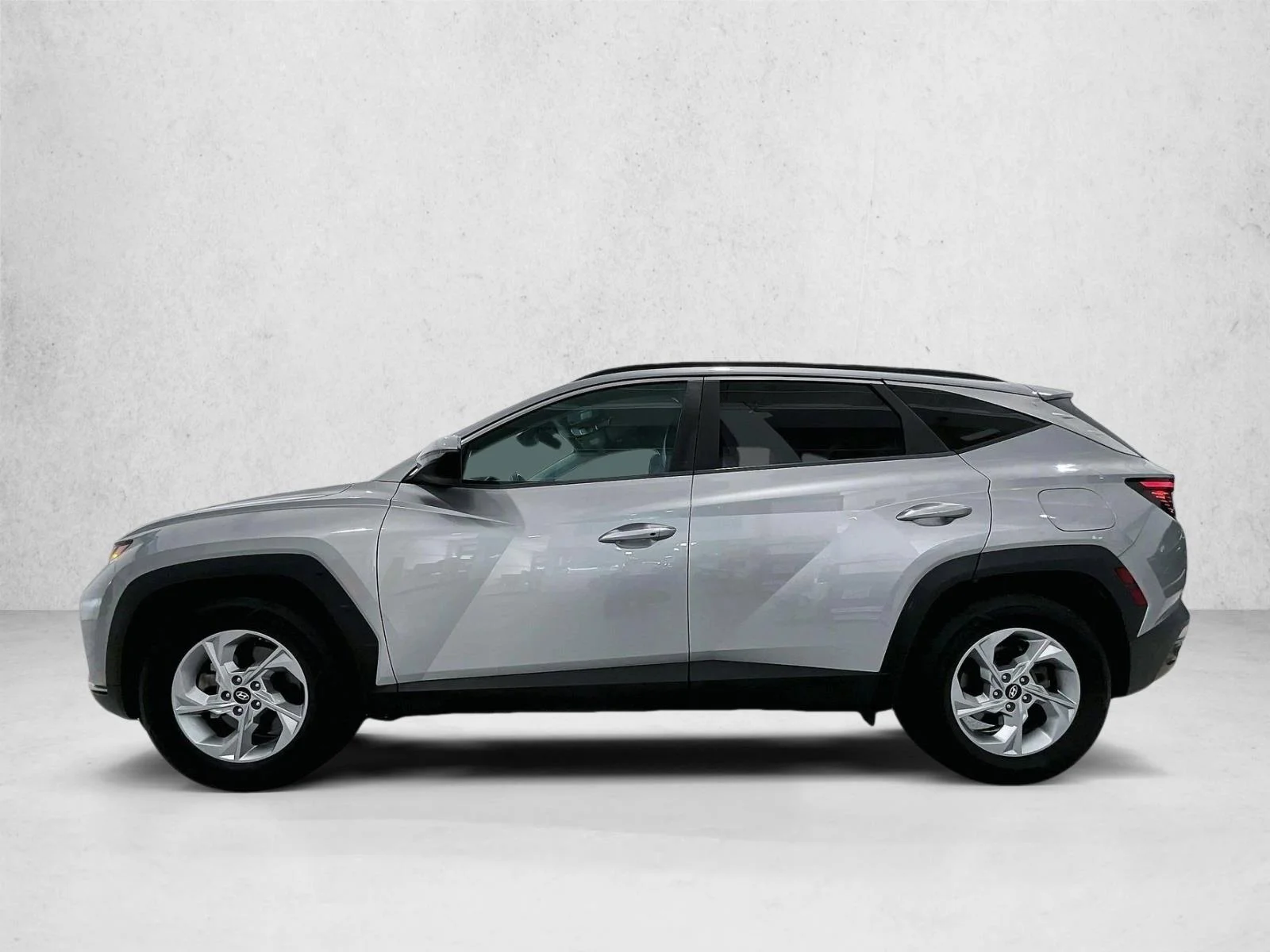Used 2022 Shimmering Silver Hyundai SEL image 6