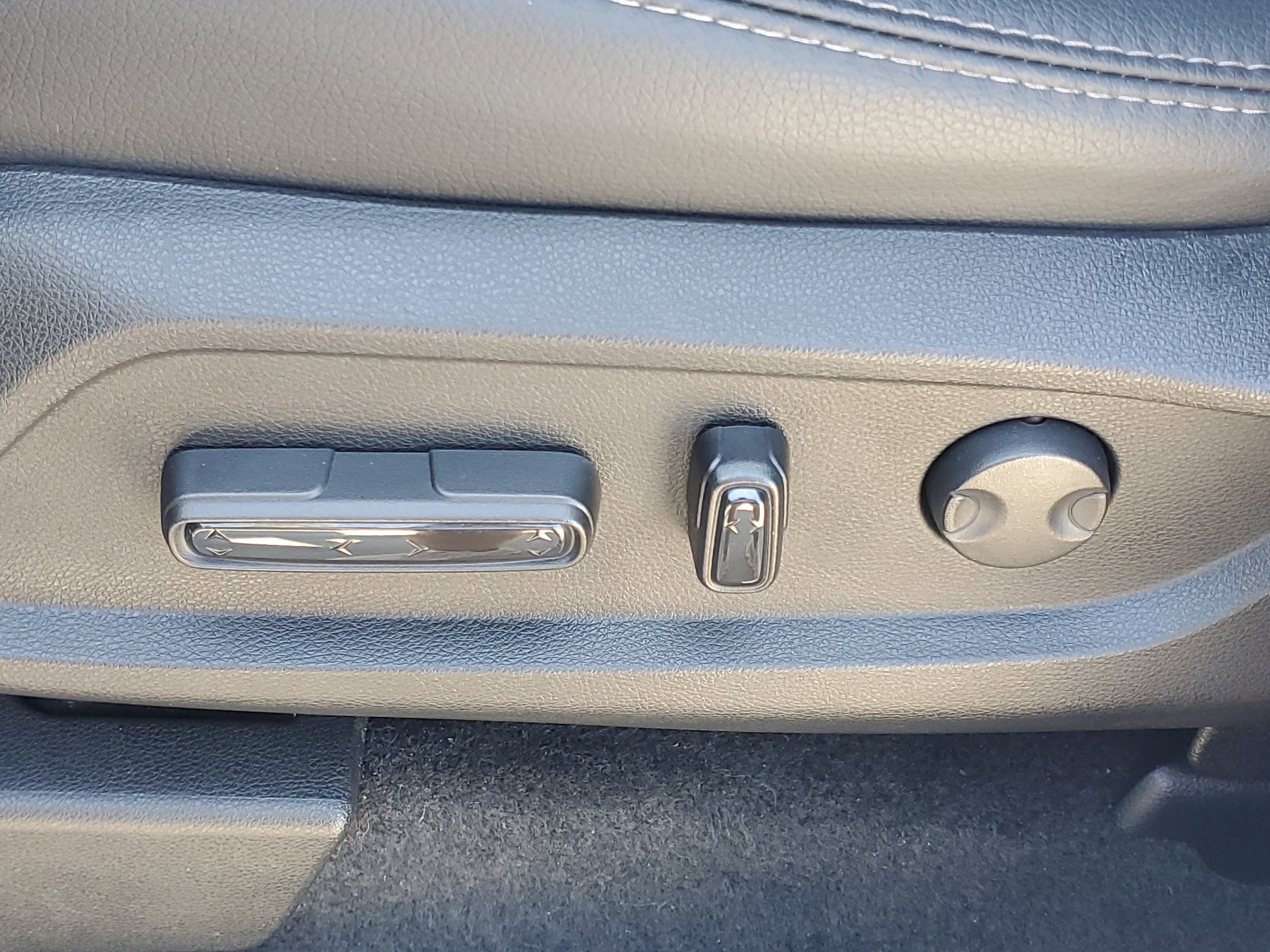 Used 2025 White Honda Touring image 19