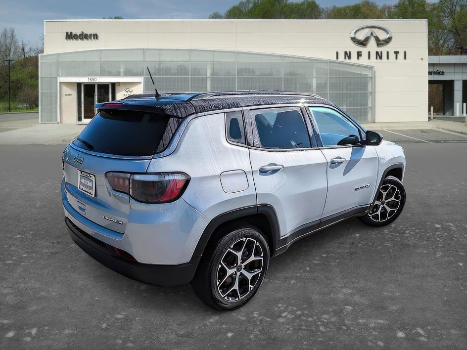 Used 2025 Silver Zynith Metallic Clearcoat Jeep Limited image 4