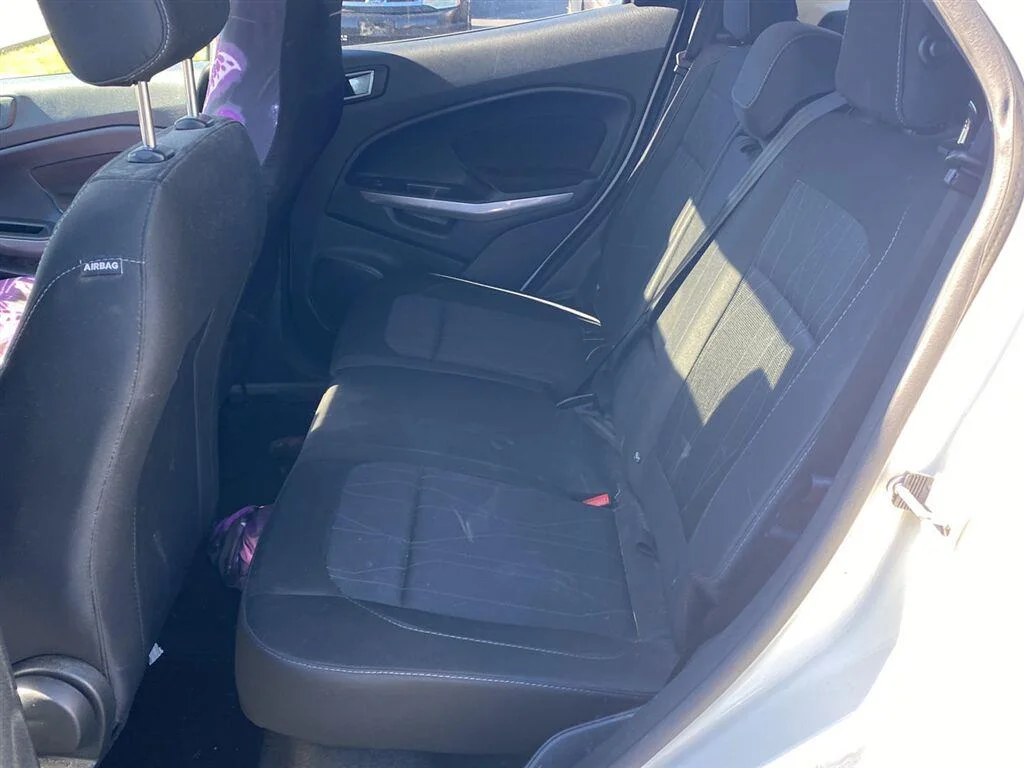Used 2022 Diamond White Ford SE image 14