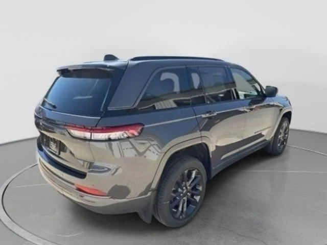 New 2026 Baltic Gray Metallic Clear-Coat Exterior Paint Jeep Limited Reserve image 6