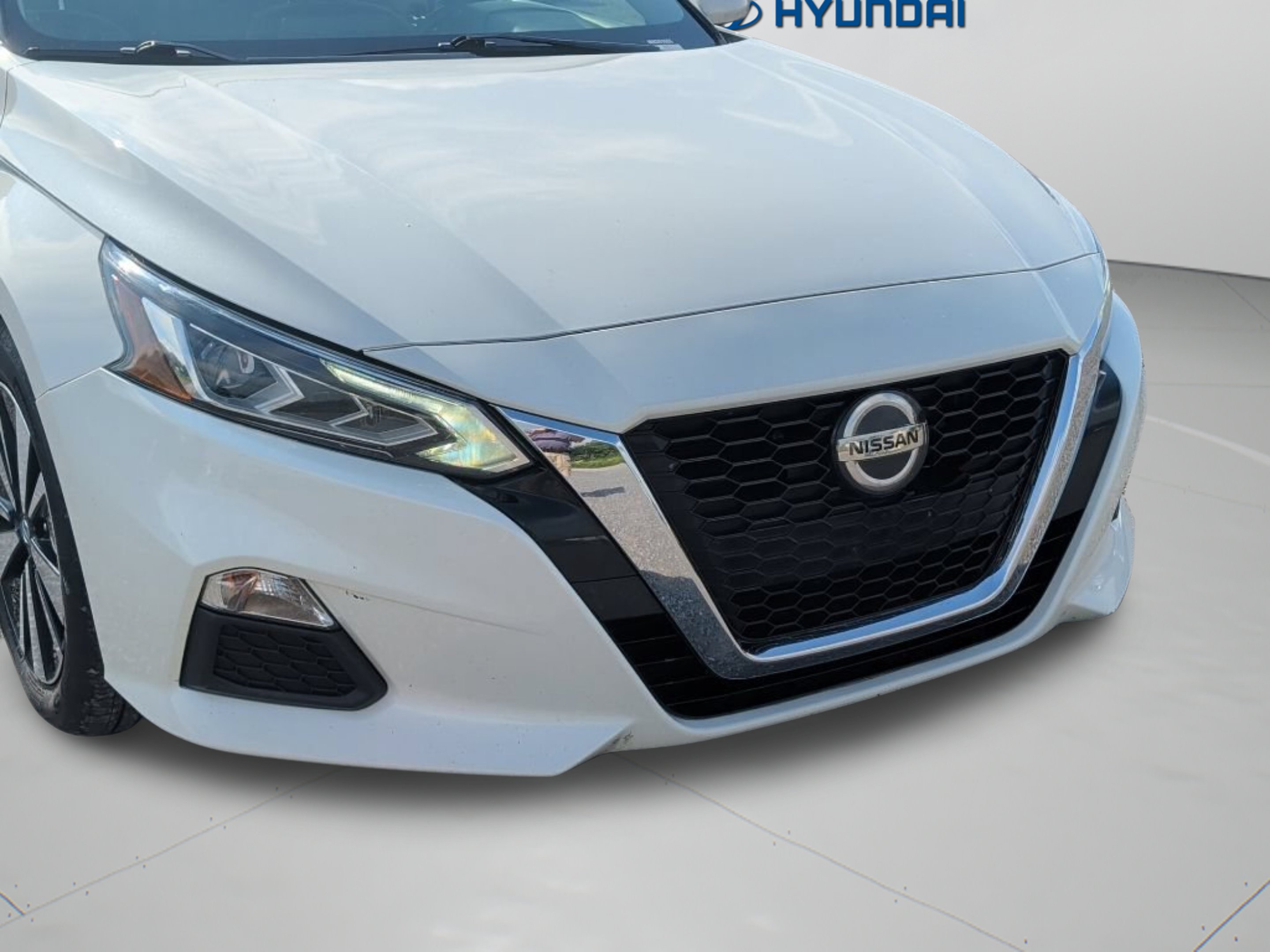 Used 2022 Pearl White Tricoat Nissan 2.5 SV image 11