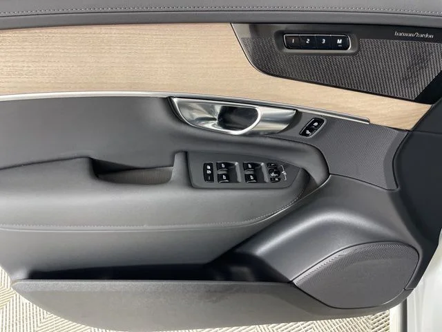 2025 Volvo XC90 Plus - Photo 13