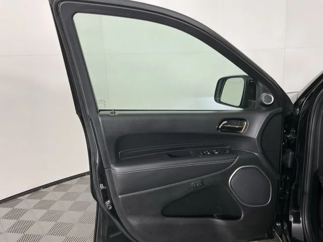 Used 2020  Dodge SRT image 12