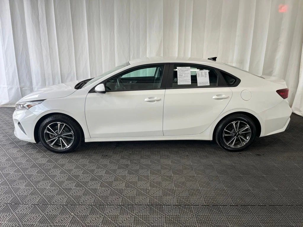 Used 2023 White Kia LXS image 23