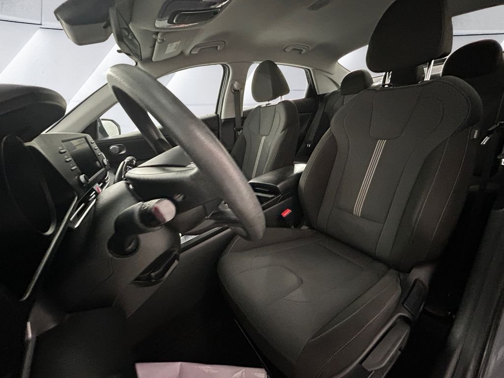 Used 2022 Gray Hyundai SE image 8