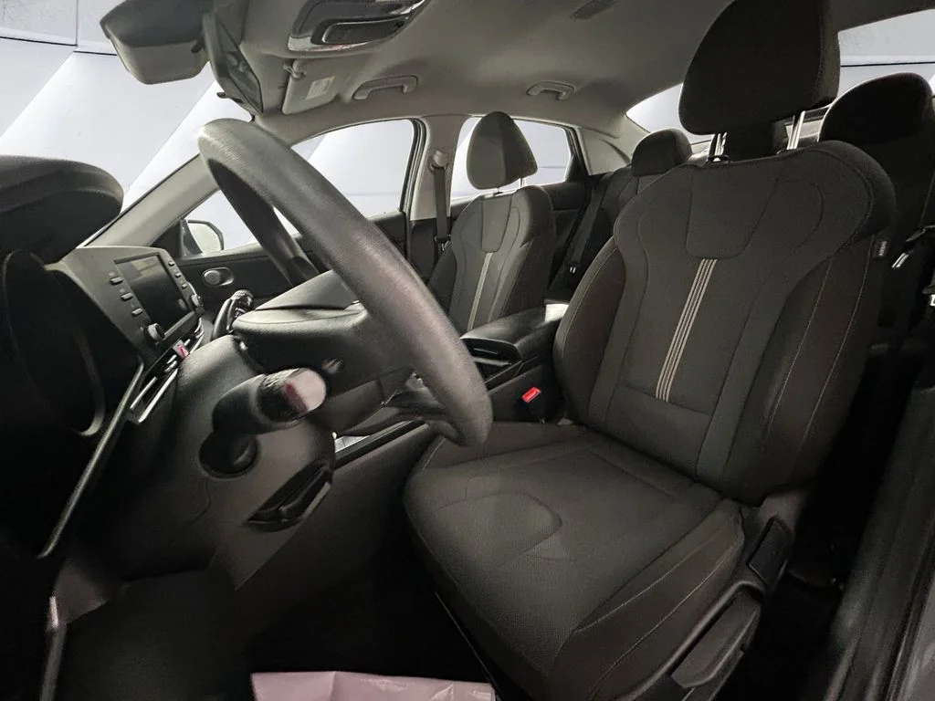 Used 2022 Gray Hyundai SE image 8