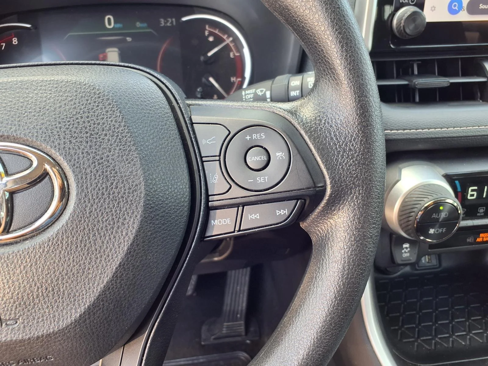 Used 2025 Ice Cap Toyota XLE image 12