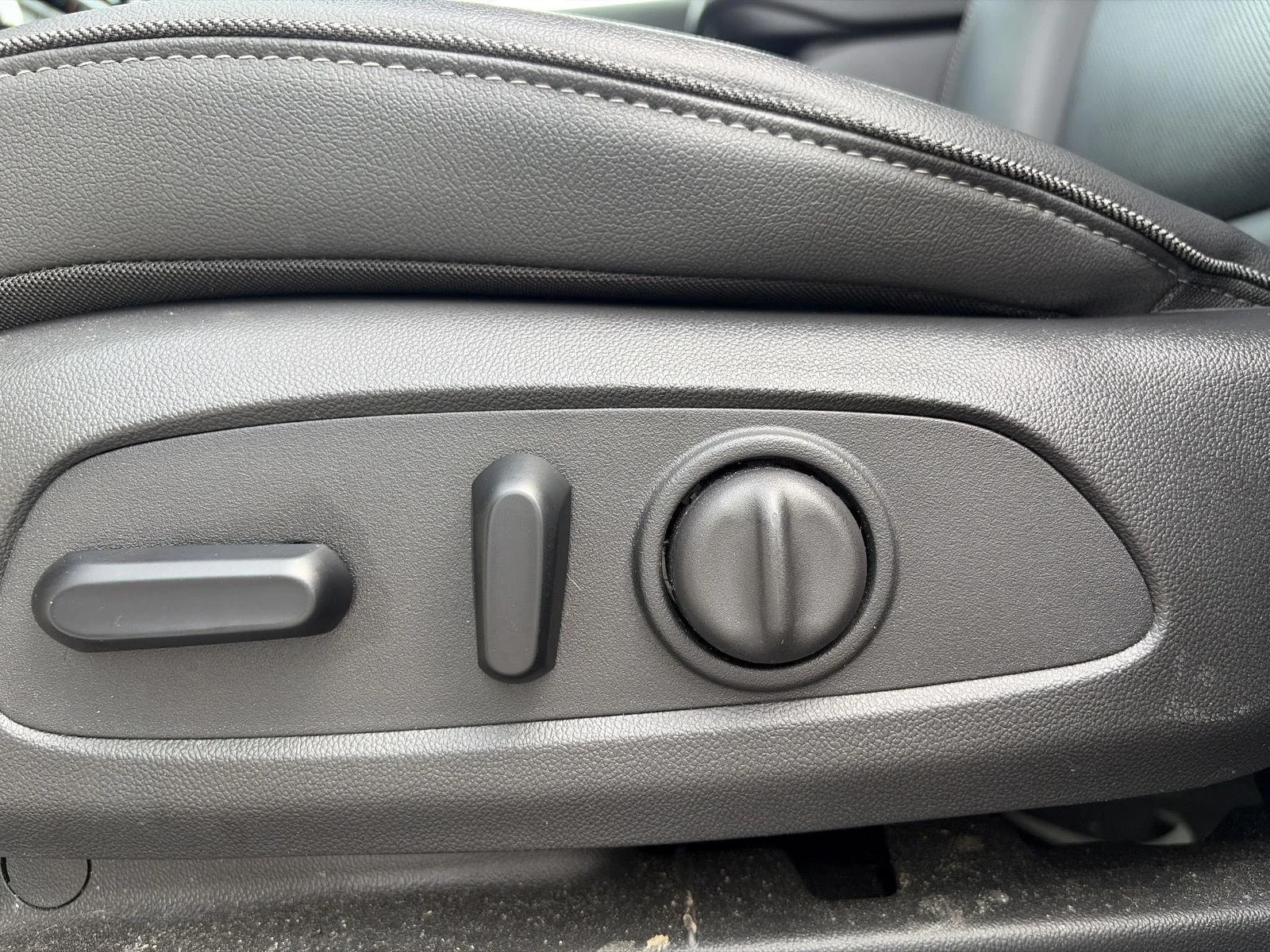 Used 2024 Summit White Buick Sport Touring image 15