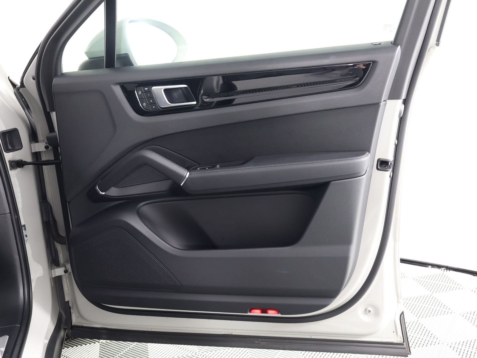 Certified Used 2023 Chalk Porsche  image 23