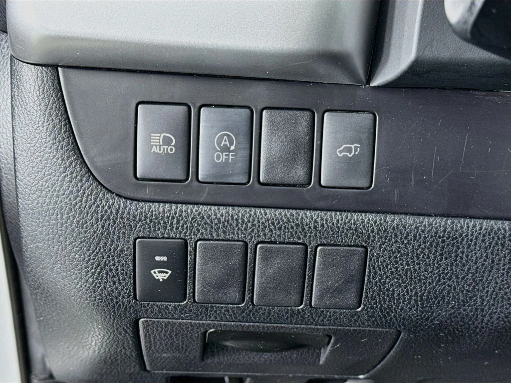 Used 2019 Blizzard Pearl Toyota XLE image 11