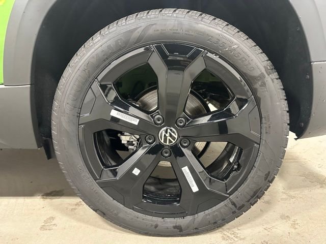 New 2026 Green Volkswagen 1.5T SE Black image 20