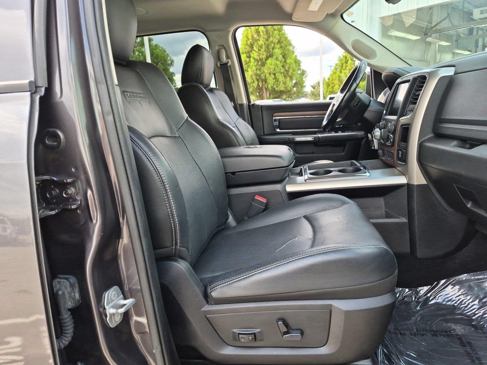 Used 2015  RAM TRUCK LARAM image 34