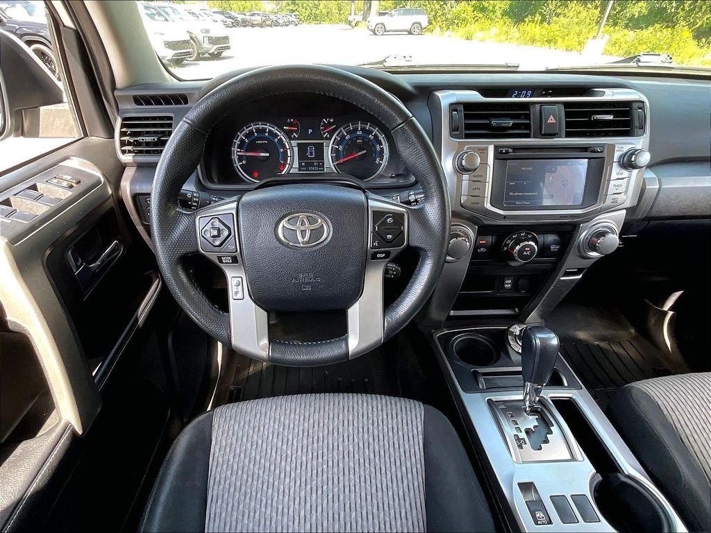 Used 2017 Classic Silver Metallic Toyota SR5 image 17