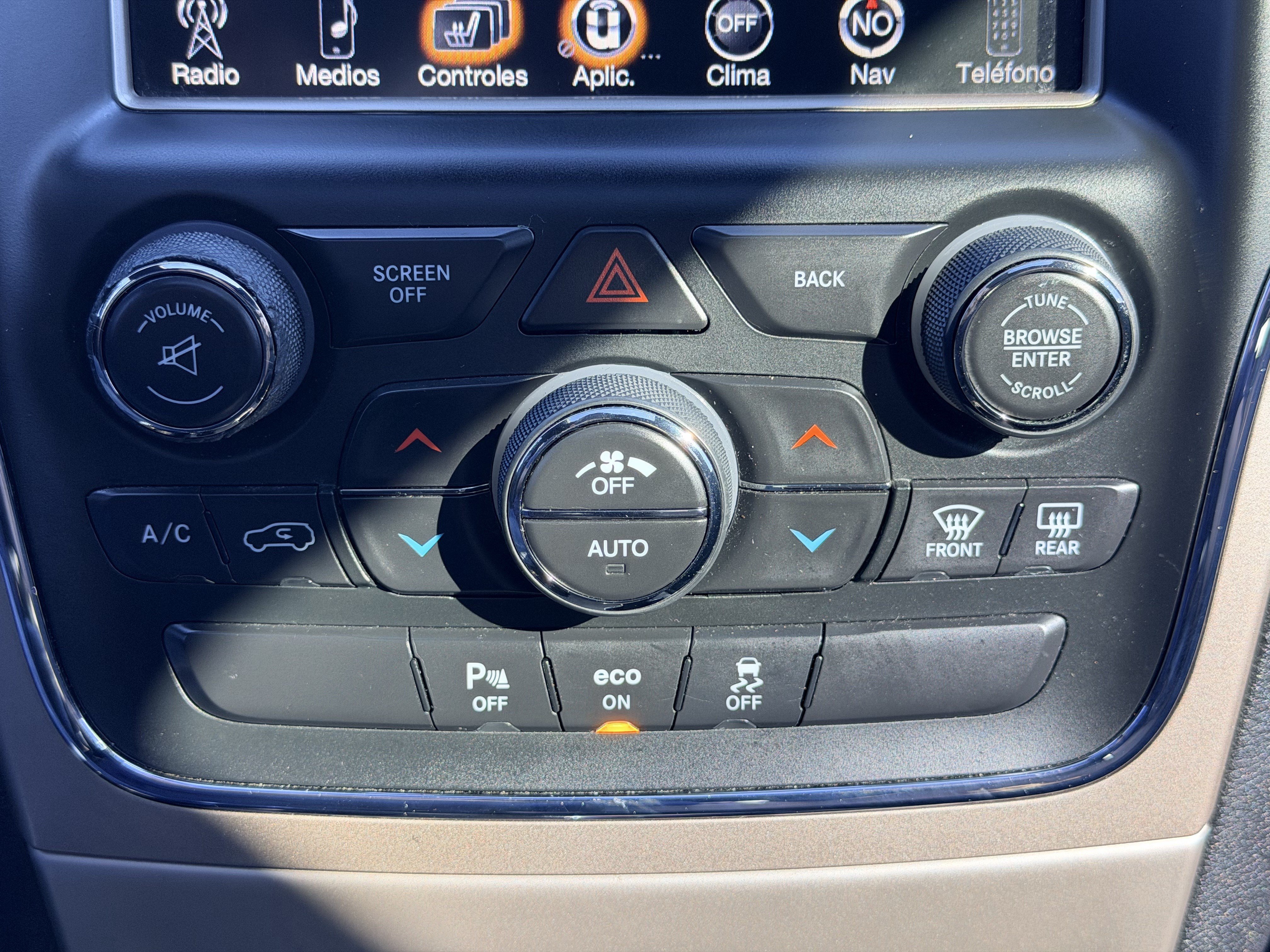 Used 2014 Silver Jeep Limited image 13