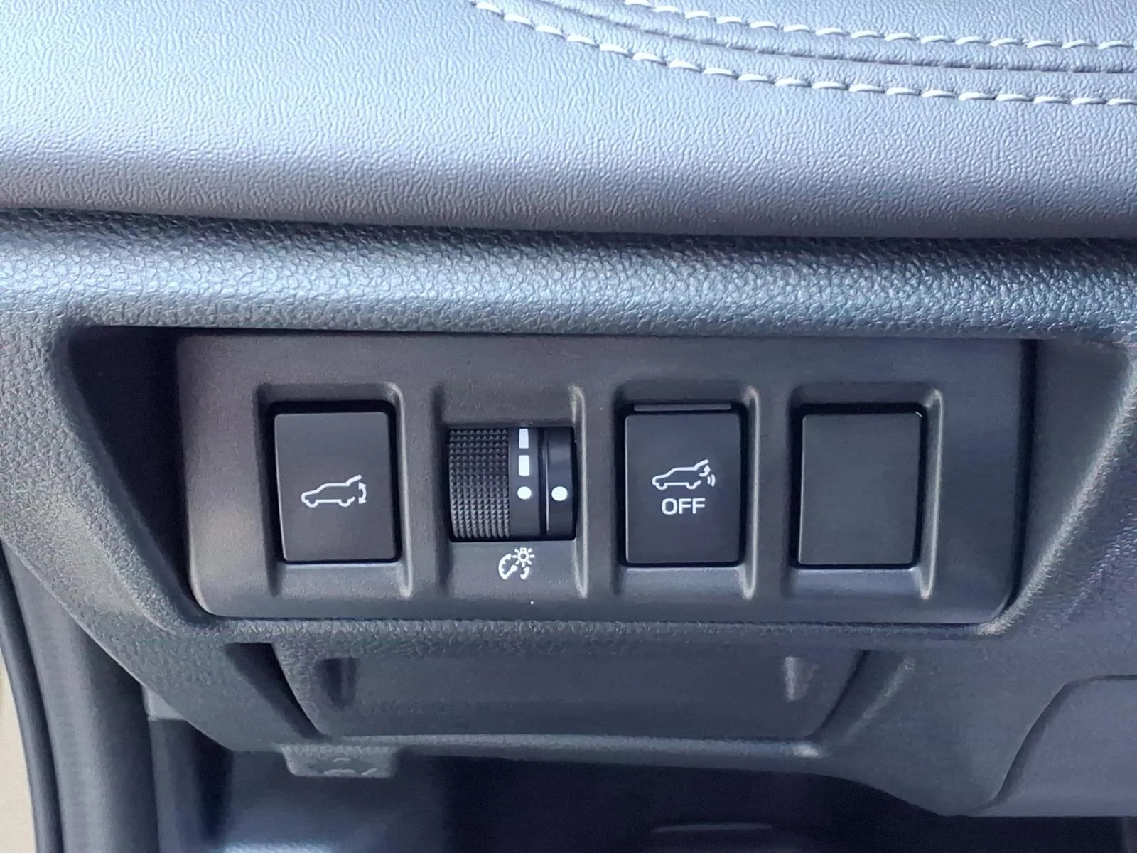 Used 2025 GREEN Subaru Limited image 21