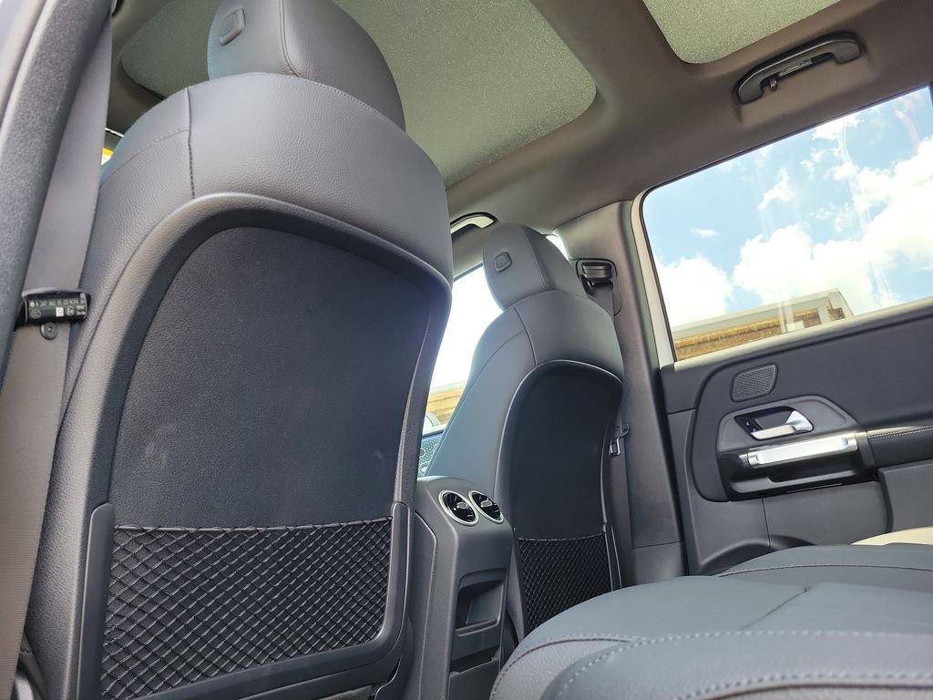 New 2026 Polar White Mercedes-Benz GLB 250 image 12