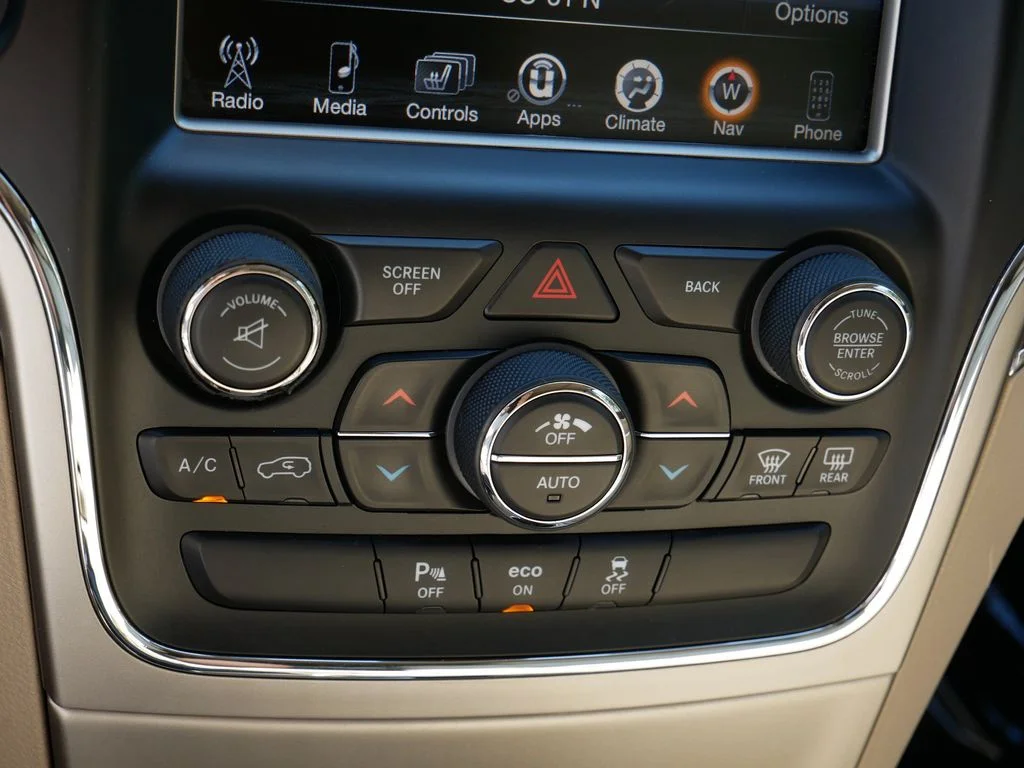 Used 2015 White Jeep Limited image 22