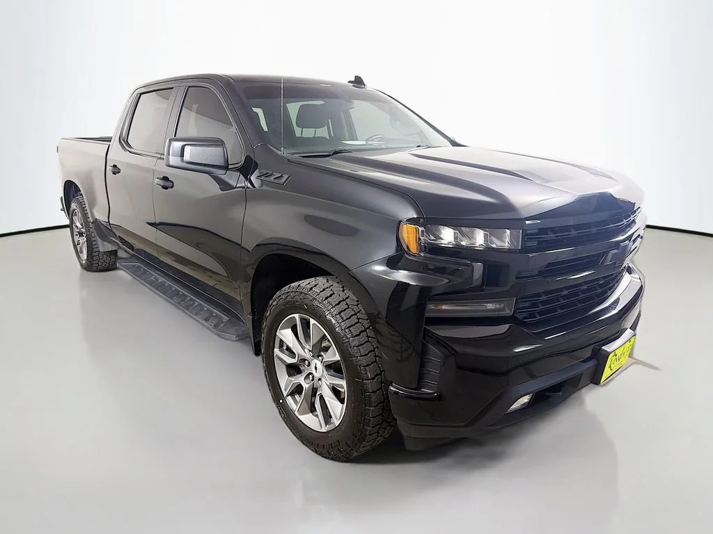 Used 2021 BLACK Chevrolet RST image 4