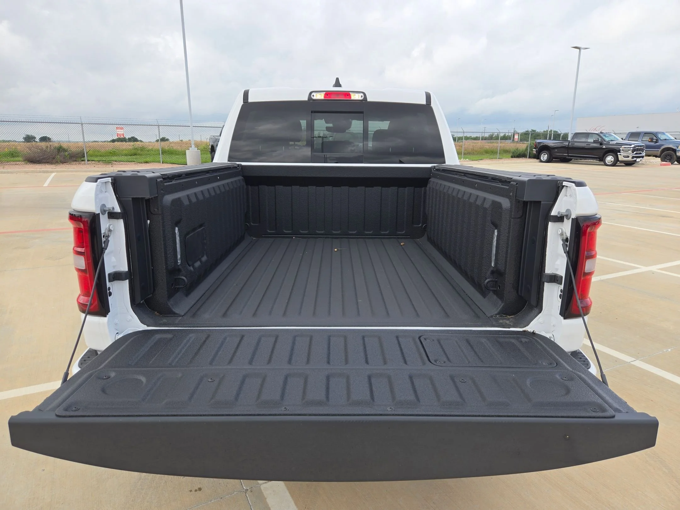 2026 RAM 1500 Laramie - Photo 19