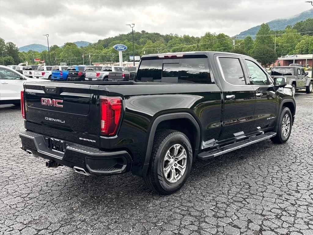Used 2022 Black GMC Denali image 9