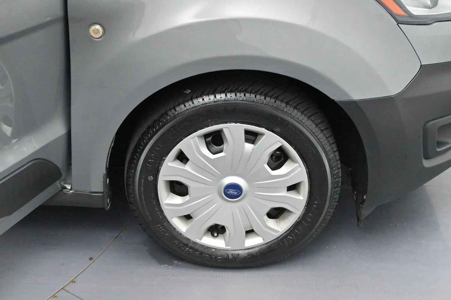 Used 2022 Solar Silver Ford XL image 33