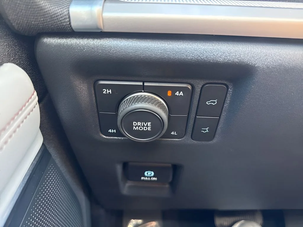 Used 2025 White Ford Active image 24