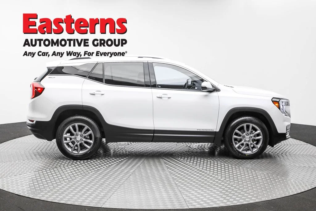 Used 2024 White GMC SLT image 4