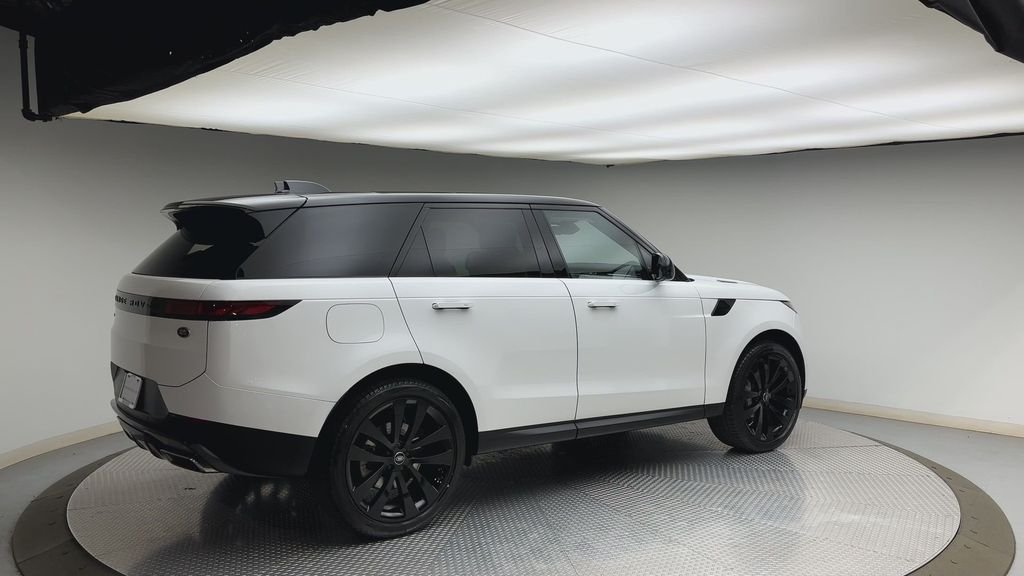 Used 2023 Fuji White Land Rover SE image 2
