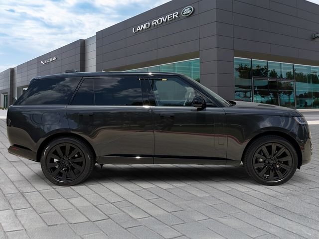 New 2026 Carpathian Grey Land Rover SE image 6