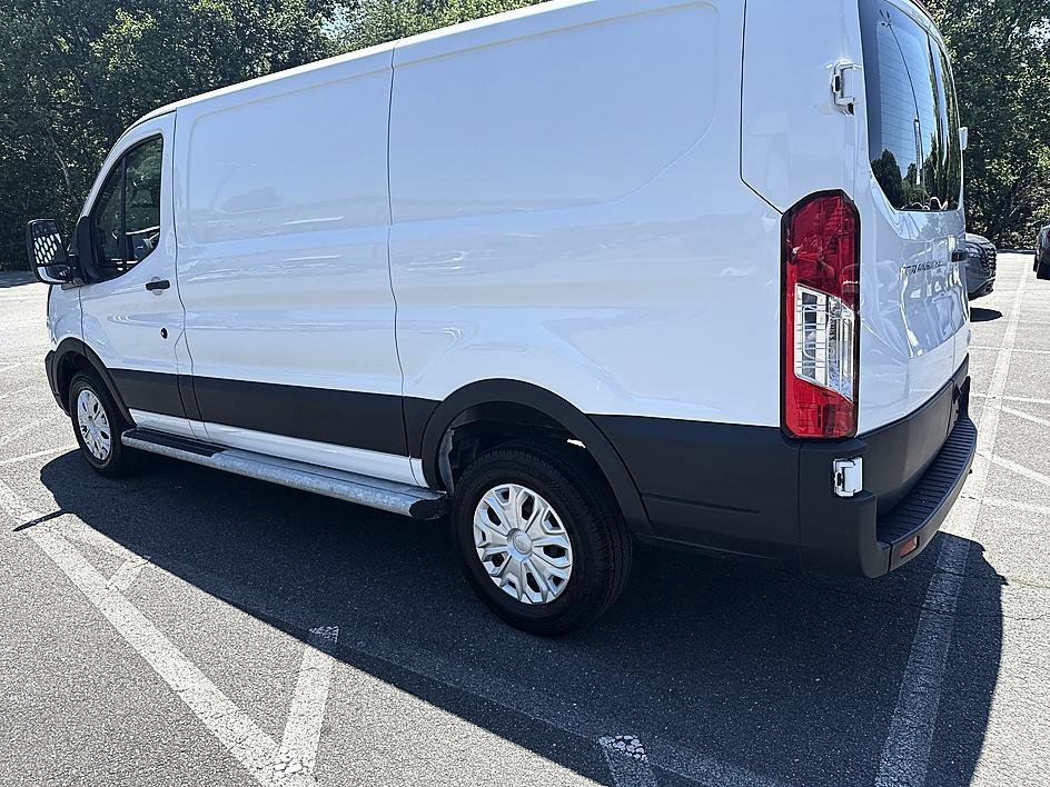 Used 2025 Oxford White Ford Base image 3