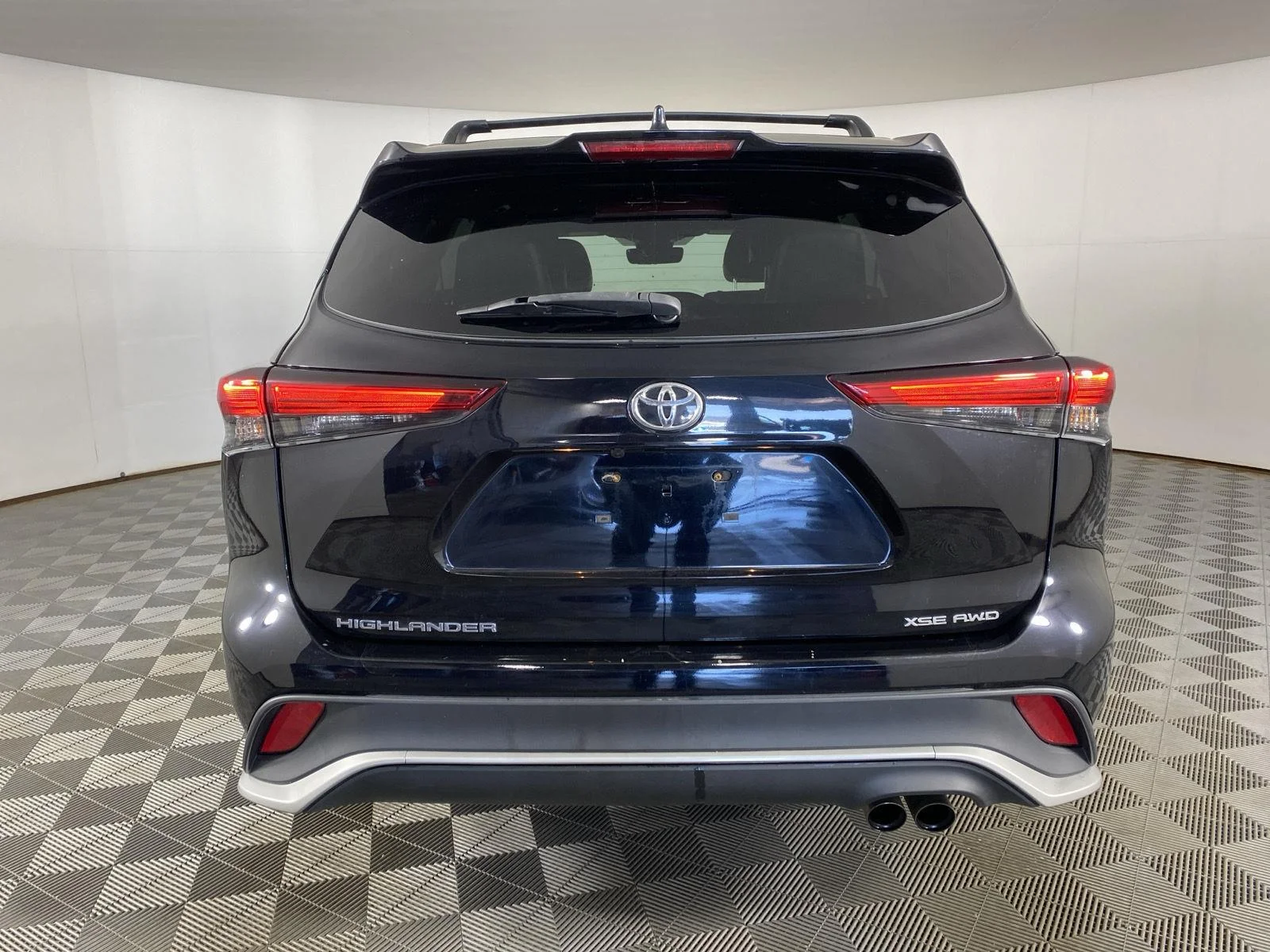 Used 2021 Midnight Black Metallic Toyota XSE image 16